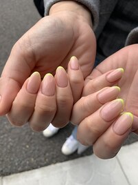 細フレンチネイル