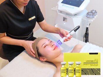 ビューティービーナス(BEAUTY VENUS)の写真/気になるホウレイ線・フェイスラインに◎大バズリ中☆【最強小顔】脂肪分解レモンボトル＋ハイパーナイフ７