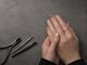 リメン(LIMEN)の写真/色をのせる前に、まずは爪と肌を整えることを大切にしています。丁寧なオイルケアで滑らかな指先へ導きます