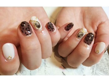 ネルフィーズ(NAILFY's)/ヒョウ柄ブローチネイル