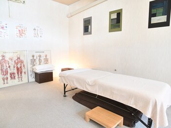 からだのみかた整体院/ゆったりとした施術ルーム