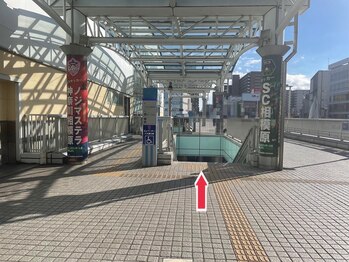 ヌアラ(Nuala)/曲がってすぐの階段を下ります