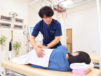 つぼい鍼灸整骨院の写真/腰や背中のお悩みに。身体の状態を丁寧に確認し、一人ひとりに合わせた施術をご提案します。