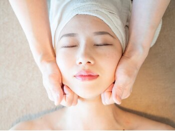 オルグル(OLGUL)の写真/【小顔矯正×首・肩ケア】施術後から見違えるほどの変化を実感◎長年、エラ張りにお悩みの方必見！