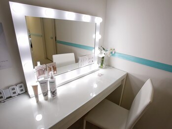 リフコウベ(LIF KOBE)/ドレッサーでメイク直し可能♪