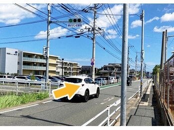 おおたき整体院 梅林院/200メートル程度直進します。