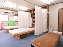 みつゆき整体施術院の雰囲気（明るい院内です♪　骨格調整はお任せください。）