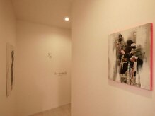 サロンにはたくさんのアートが飾ってあります♪