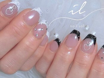 イル 神戸店/黒×白×フレンチネイル