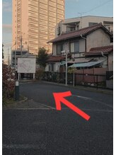 ヴィヴァン(vivant)/駐車場を奥に進みます