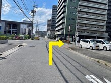 直進し、1つ目の小道を右折