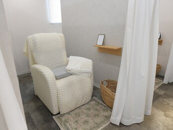 マツメ バイ ミヌ(matume by minue)の写真/【人目が気にならない半個室♪】落ち着ける空間で最初から最後まで1人のスタッフが責任を持って完全対応◎