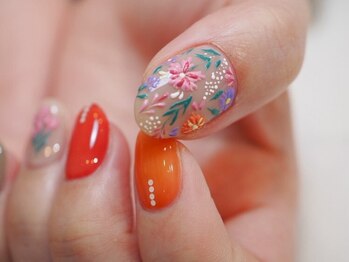 ミーナネイル(miinanail)の写真/【大人女性に人気の上品デザイン】季節に合わせた花を指先に！洗練されたデザインで特別な指先へ！