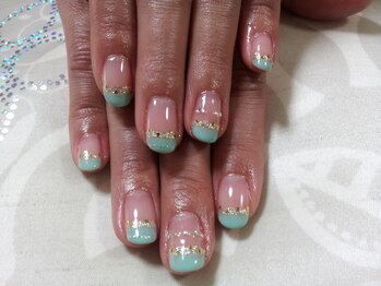 ネイルケアサロンエルミタージュ/ラメライングリーンフレンチ