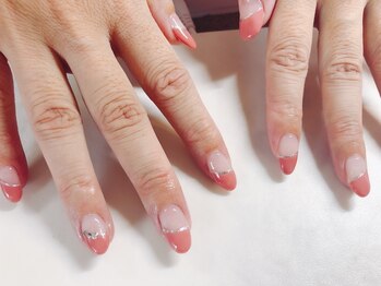 シャイニー(Shine-y)/斜めフレンチネイル