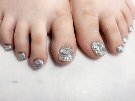 ゴージャスビジューフットネイル