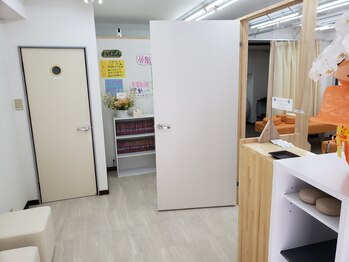 ひだまり接骨院 桜山 滝子店/待合室