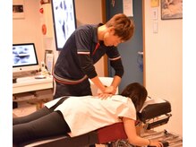 オレンジカイロプラクティックの雰囲気（科学的な検査を元に問題のエリアを分析し正確にケアを致します。）