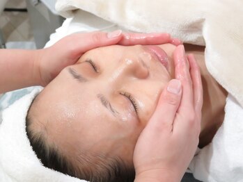ランコントル(rencontre)の写真/【やみつきオールハンド♪】リンパを流してフェイスラインを改善！丁寧な施術で理想の小顔へ導きます♪