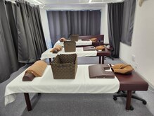 もみぎゅう 千駄木店の雰囲気（施術中は足元方向以外のカーテンは閉じております（オイルのみ））