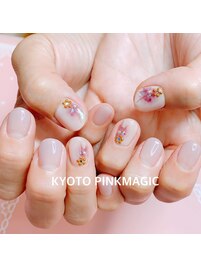 大人かわいいお花ネイル