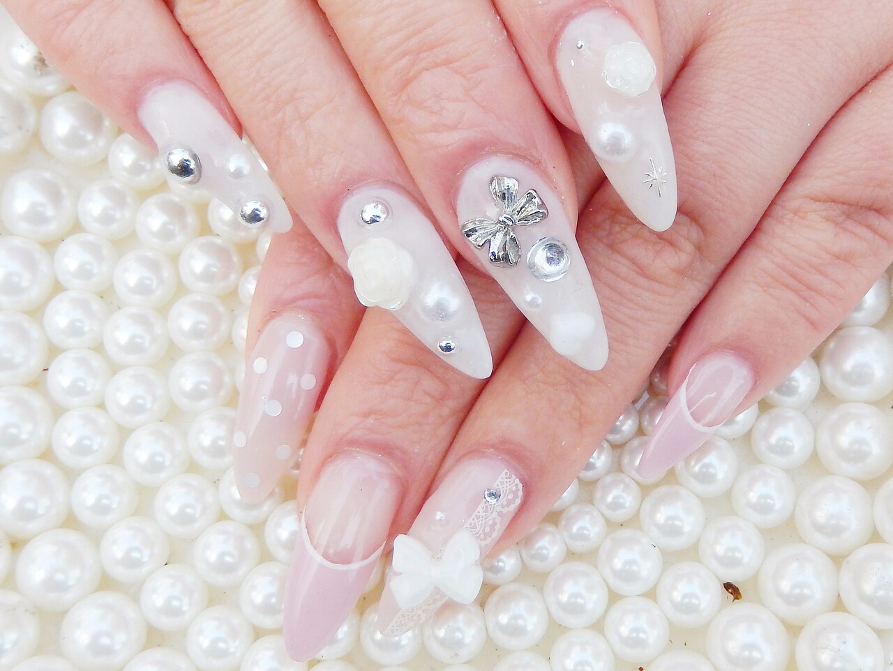 2026年冬トレンド】ホワイト ワンカラー ハンドのネイルデザイン集