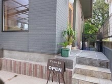 ラフテル(LAUGH TALE)の雰囲気（★サロンの入り口は駐車場の後ろです★）