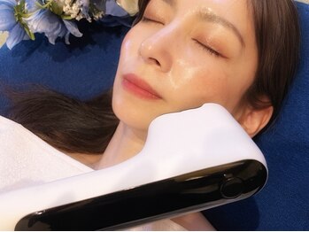 アールアンドエス(R&S)の写真/<糸でお顔を引き上げた様な仕上がりに◎>頬や口元のたるみ改善★ピタッと引上げ【スレッドフェイシャル】