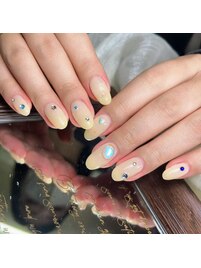 エレガントなネイルアート