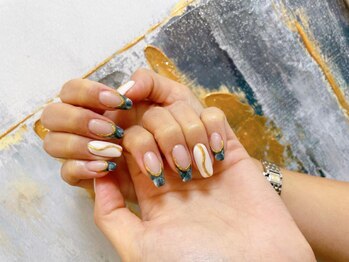 モグネイル(Mogunail)/外国風マットフレンチデザイン