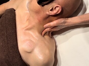 サンポ 神戸元町店(SANPO)の写真/【肩こり・頭痛・顔周りのむくみに◎】20年かけて作り上げた手技で、頑固なコリを解消/男性も多数ご来店◎