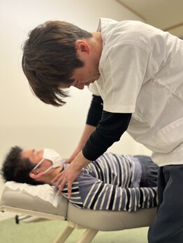 法花坂口鍼灸整骨院/首の施術