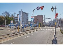 エイミ 小岩店(Eimi)/踏切を左に曲がり直進