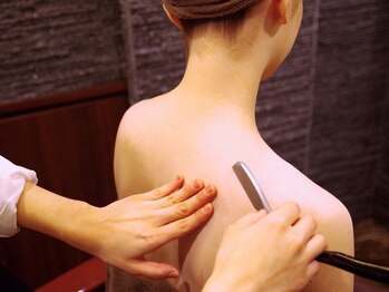 ヒロギンザ ヘアサロン 神田店(HIRO GINZA HAIR SALON)の写真/【神田駅徒歩1分×個室空間】フェイシャル～ボディまで魅せる肌づくりはプロのボディシェービングで♪