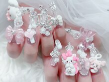 モモアネイル(MomoA nail)の雰囲気（ゴテゴテ付け放題）