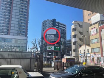 ヌアラ(Nuala)/日高屋のあるビルを目指します