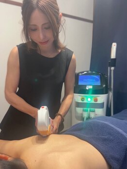 サイエス(SAIs)の写真/《23時まで営業》光脱毛最高峰のVICTORIAによるスピーディーかつ丁寧な施術♪理想のつるすべ肌を叶える
