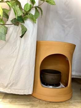 ビエン(美艶 b.en)/黄土椅子/若よもぎ蒸し