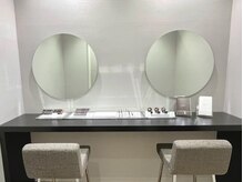 アナスタシア ミアレ新宿店/新宿店のメイクスペース｜眉毛