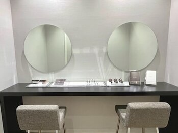 アナスタシア ミアレ新宿店/新宿店のメイクスペース|眉毛