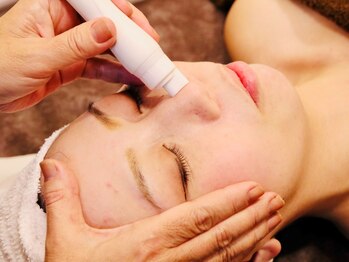 スムース イー(Smooth+E)の写真/【効果実感!!】毛穴の黒ずみや開き…肌荒れ・乾燥・くすみにお悩みの方必見！水素水でお肌をゴッソリ洗浄★
