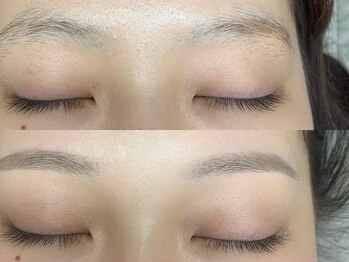 ナビレラ(navillera)/《眉毛wax+カラー》平行眉