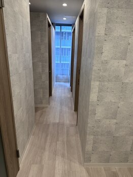 ［肩こり/腰痛/骨盤矯正/自律神経の不調/不眠］梅田整体院 ATERA【アテラ】/個室でプライベート空間