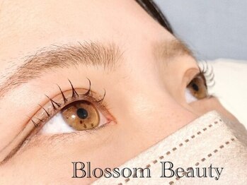 ブロッサムビューティー(Blossom Beauty)の写真/目元の形に合わせてロッド選定♪理想を叶えるオーダーメイドまつげパーマ！高濃度トリートメントでケアも◎