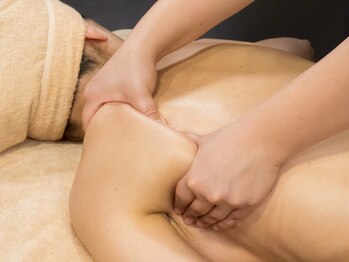 メーカー直営 LUARAフェイシャルサロン 新御徒町店【毛穴/小顔/シミ/しわ/たるみ】/上半身オイルマッサージ♪[上野]