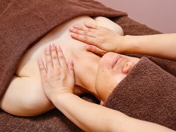 ヒール(heal)/全身コルギ流れ デコルテ