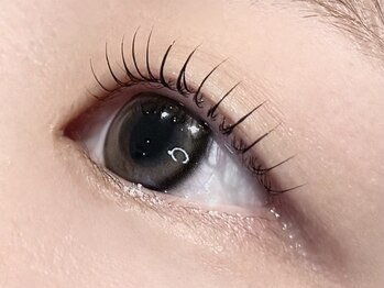 ページ 池袋(page.)の写真/【驚きのキープ力まつげパーマ】長時間上向きキープでいつでもぱっちり目元◎すっぴんも可愛く♪池袋駅4分