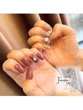 フリージア(Freesia)/バイカラーで大人可愛いネイル♪