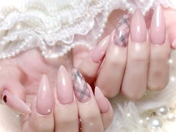 ボガスティーズネイル(Vogusty's nail)の写真/《アート重視派に》華やか&豪華デザイン★最新トレンド満載 "今っぽ"艶マグ×上品アートで褒められネイル!