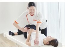 カラダファクトリー 越谷店の雰囲気（【APバランス】首と骨盤へのアプローチで、バランスを整えます♪）